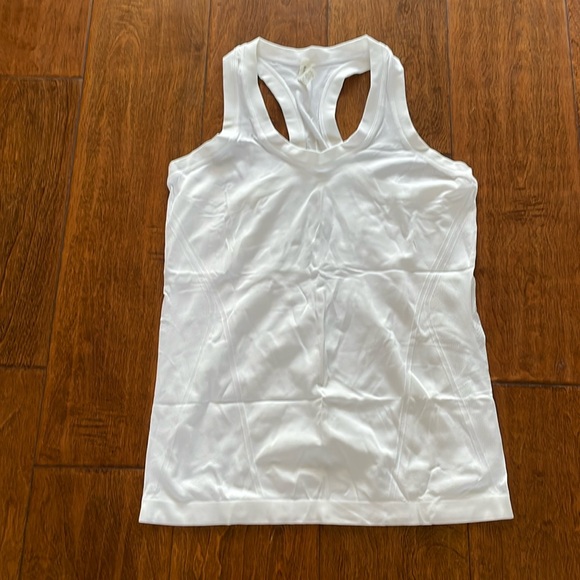 EUC athleta Momentum Seamless Tank in white - Picture 3 of 8